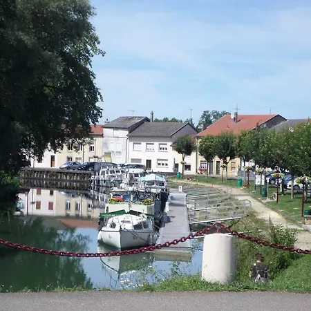 La Loutre Casa de Férias Stenay